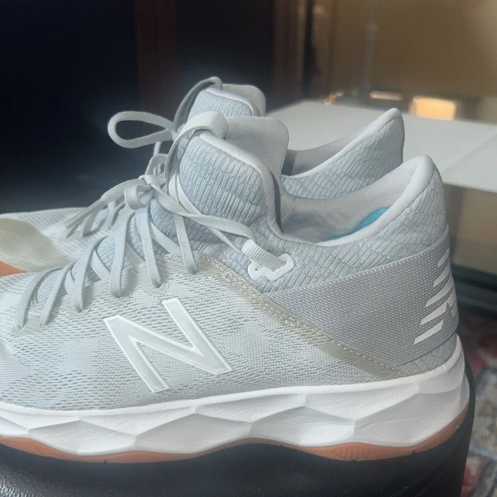 New Balance Freeze V2 Mens Size 8 Lacrosse Shoes White Gum FREEZBW2 EUC!